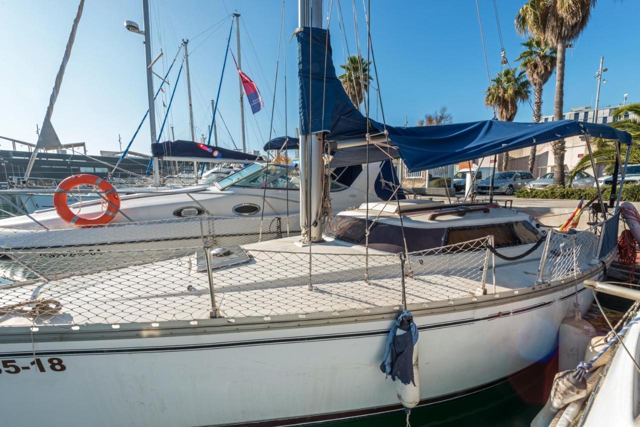 Pequeno Velero En Port Forum Ideal Para Backpackers Сан-Адриан-де-Бесос Экстерьер фото