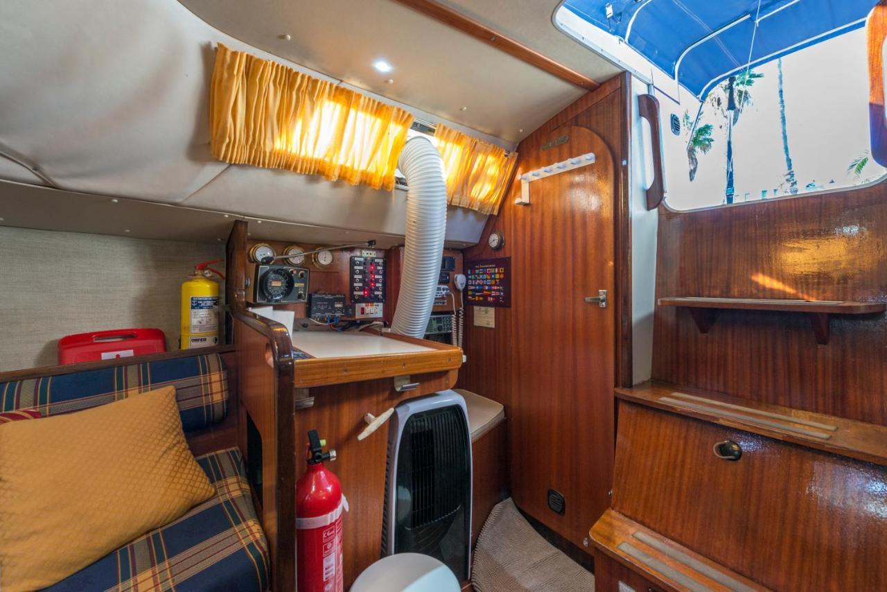 Pequeno Velero En Port Forum Ideal Para Backpackers Сан-Адриан-де-Бесос Экстерьер фото